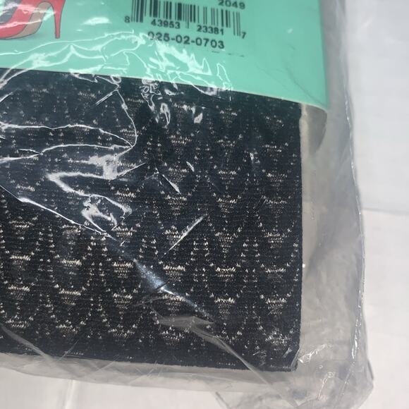 SPANX Assets by Sara Blakely Shaping Tights. Textured Wish Bone. Black. Size 3 - Picture 6 of 9